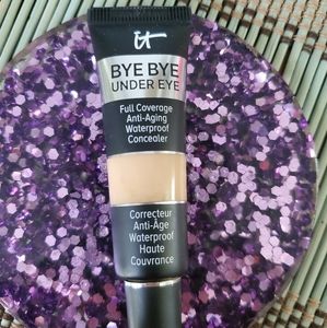 It Cosmetics ByeBye Under Eye Concealer Shade 22.0